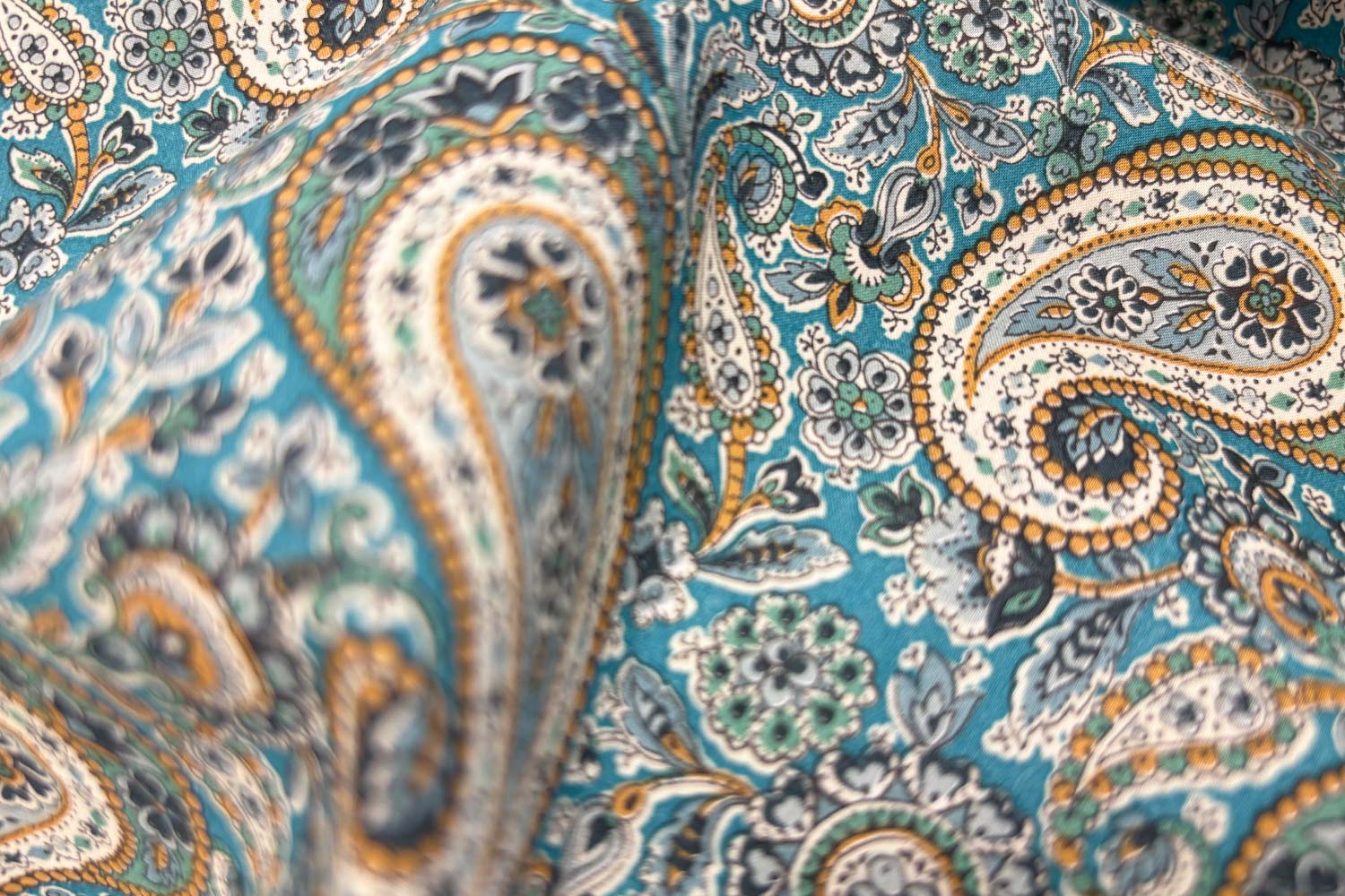 slider_2026_08-20-paisley-popeline