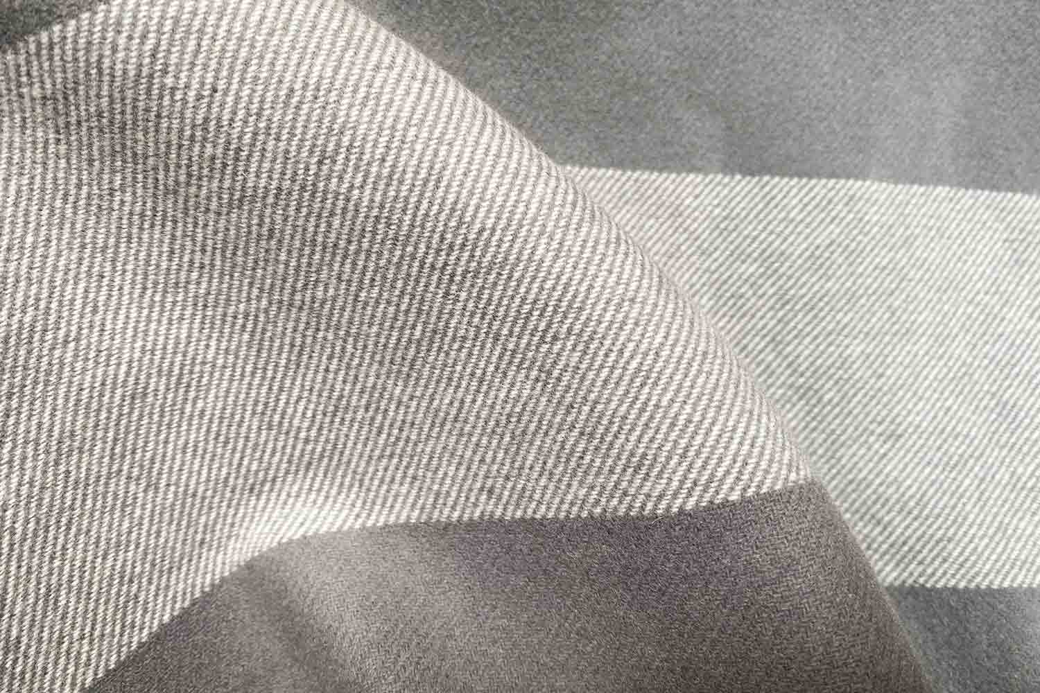 grau weiss gestreifter Mantelstoff